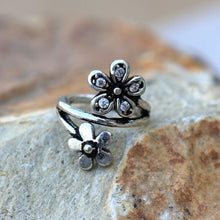 Load image into Gallery viewer, Twist Style Flower Seamless Ring / Cartilage Earring
